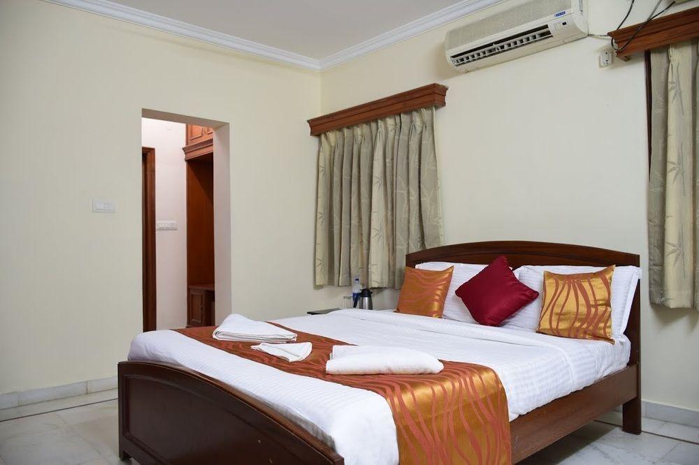 Hotel Alpine Glow Residency Crest Hyderabad Exterior foto